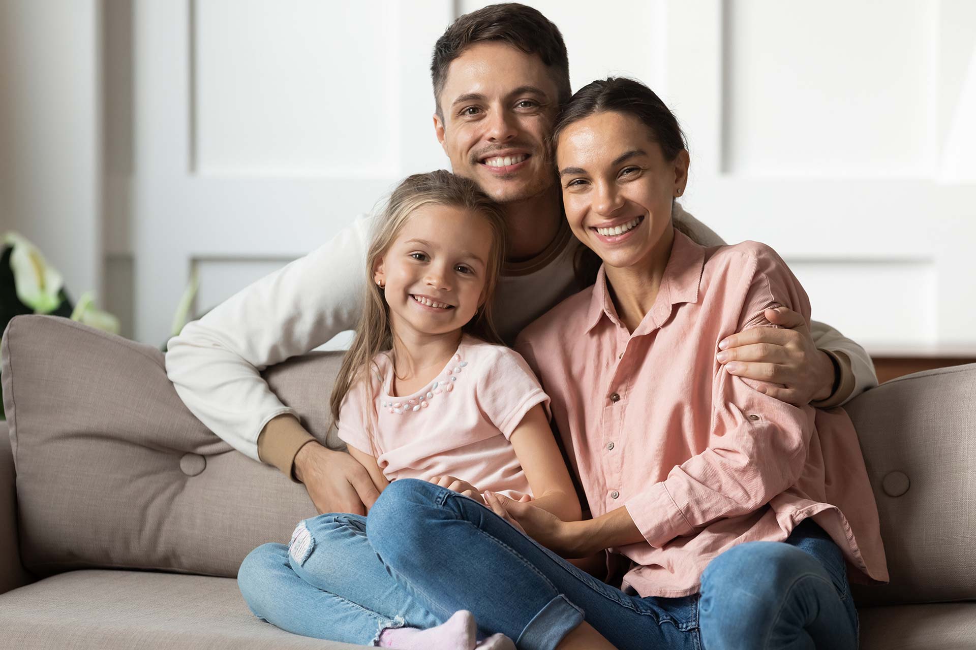 Asegura el futuro de quienes más amas con un seguro de vida que se adapta a tus necesidades. Ya sea que busques proteger a tu familia, garantizar la educación de tus hijos o mantener la estabilidad financiera en momentos difíciles, nuestro seguro de vida te ofrece la tranquilidad de saber que tus seres queridos estarán siempre protegidos. Planifica hoy para un mañana más seguro.